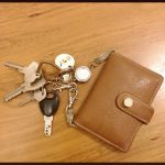 持ち物まいごになりがちな鍵&定期入れの持ち方。一緒にすると、うまくいく。