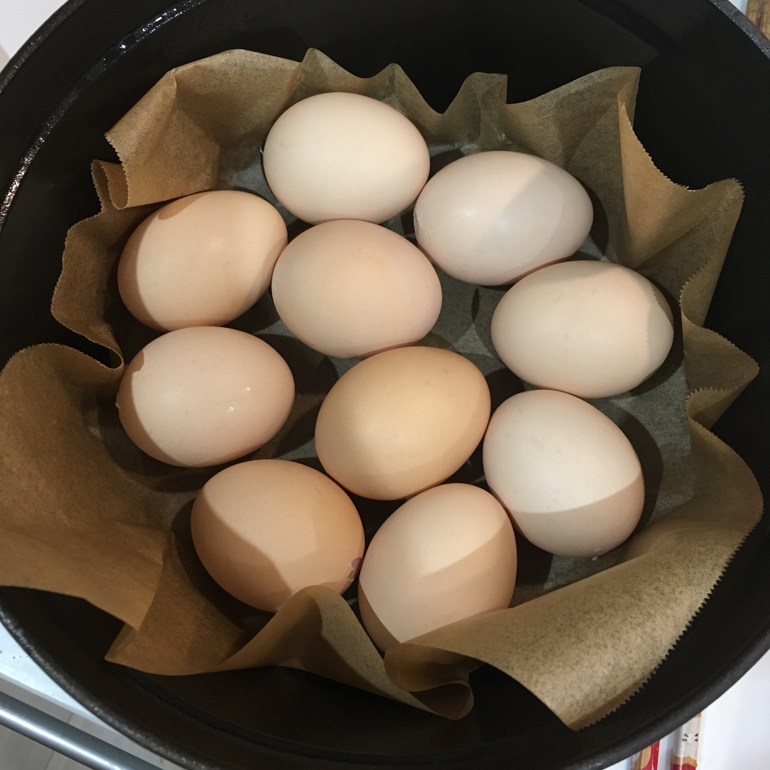 ストウブ鍋でゆで卵ならぬ蒸し卵 時短 節水で驚くほど簡単です 毎日staub ココハレスイッチ